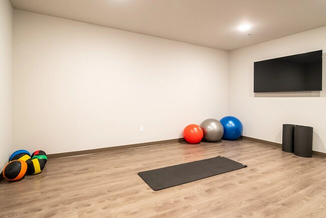 Building Photo - 2023 N Broadmoor Ave