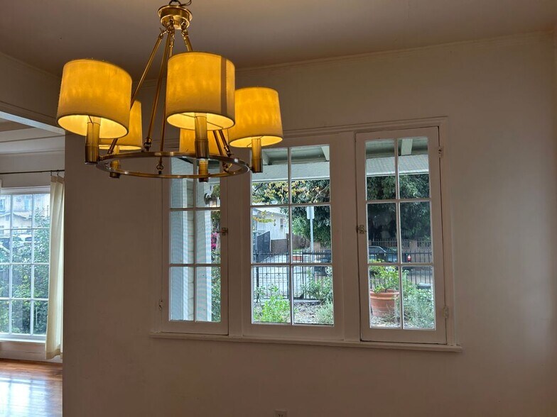 Building Photo - 2834 Denby Ave