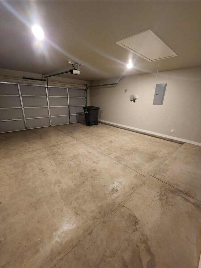 Building Photo - 3 bed 2 bath home in Lone Star Trails! 2 car garage