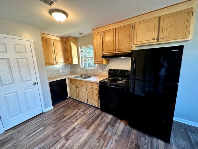 Building Photo - 305 N College St