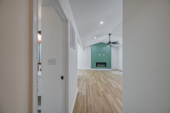 Building Photo - 2416 Horseshoe Bend Dr