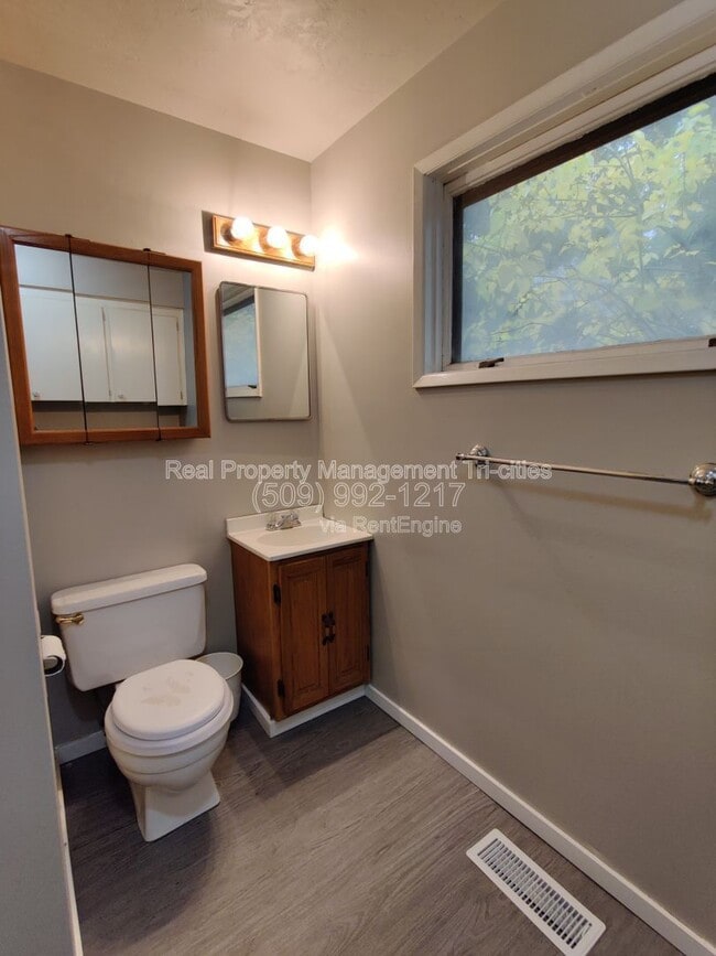 Building Photo - 7528 W Umatilla Ave