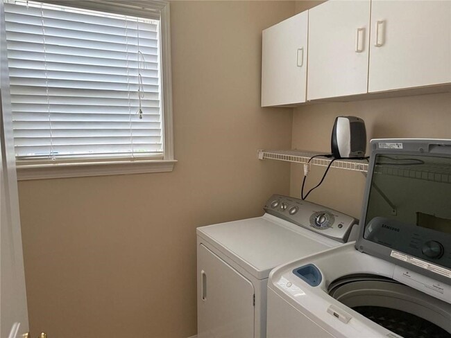 Building Photo - 340 Wittenridge Ct