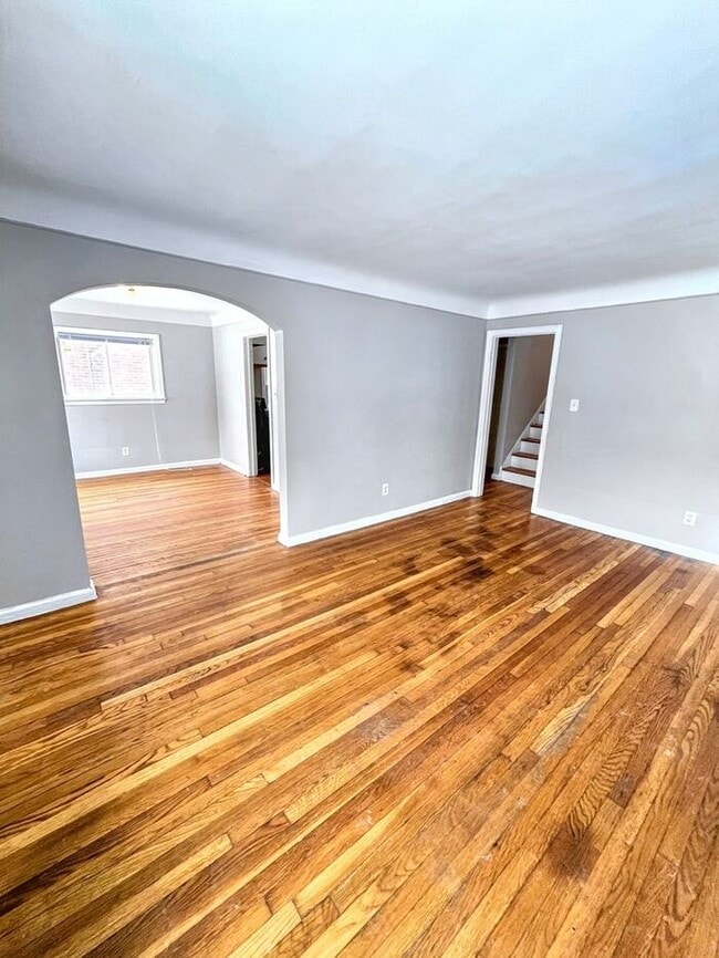 Building Photo - Charming 3-Bedroom Home in a Desirable Det...