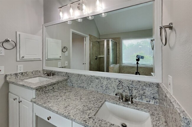 Building Photo - 1622 Sandy Park Dr