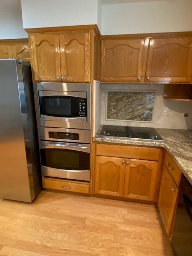 Building Photo - Beautiful Single Story Home Located in Ple...