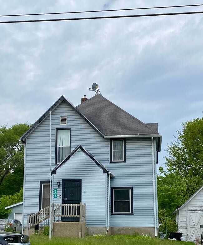 Building Photo - 1122 Bluff St