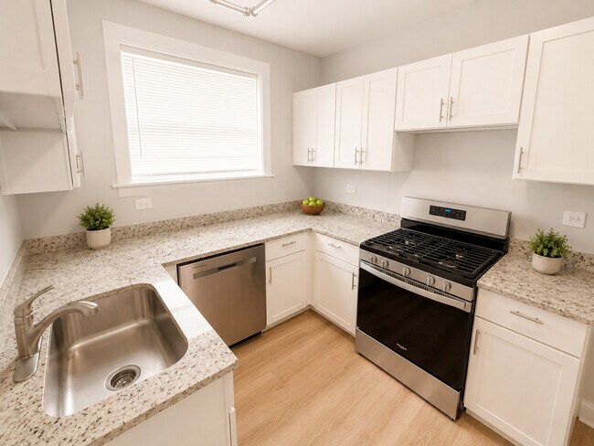Building Photo - 739 Hinman Ave