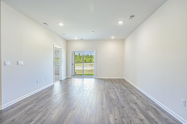 Building Photo - 3520 Bells Lk Cir