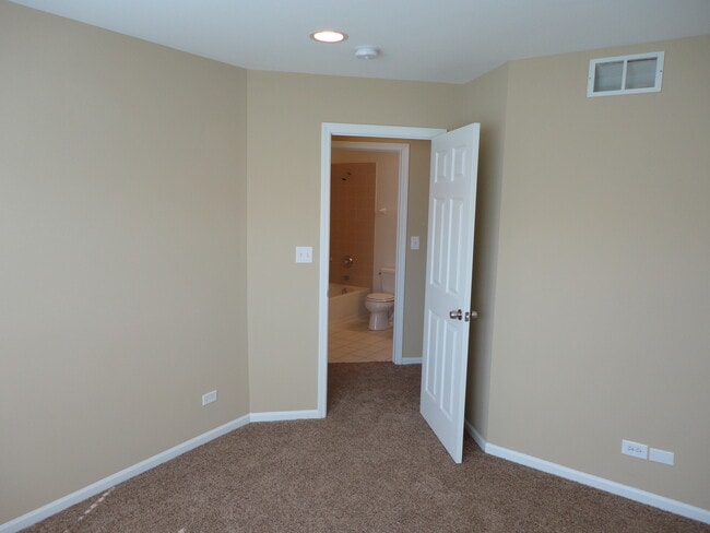 Building Photo - 2317 Scott Lane