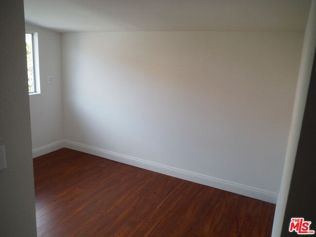 Building Photo - 1805 W 12th Pl