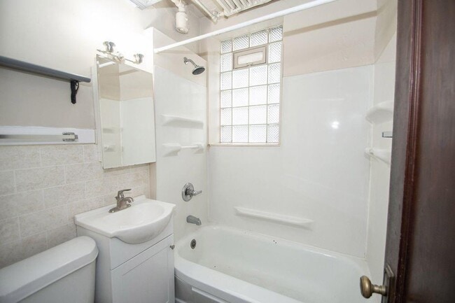 Building Photo - 5819 E Washington St