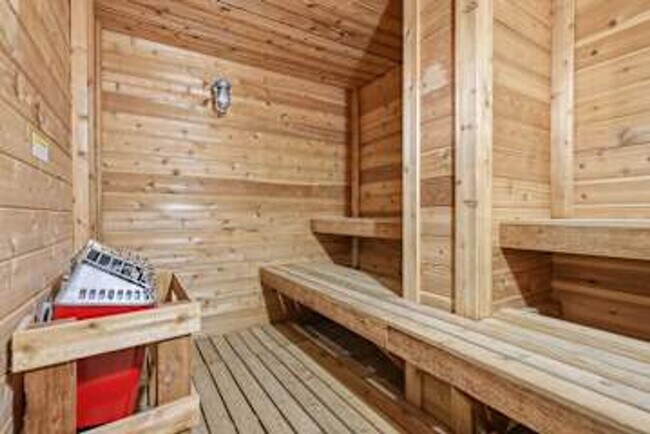Building Photo - 8743 Thomas Dr