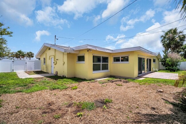 Building Photo - MAXIMO MOORINGS 3/2/2 HOME NEAR ST. PETE B...