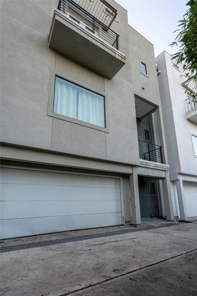 Building Photo - 1205 Summer St