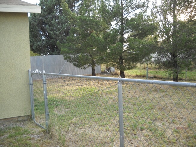 Building Photo - Palominas