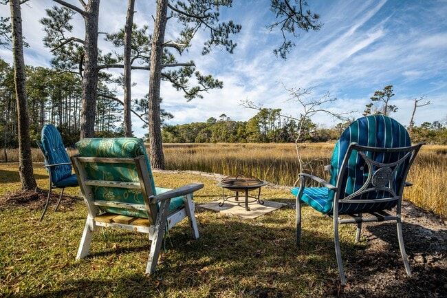 Building Photo - Marsh View Beaufort Home Available Now