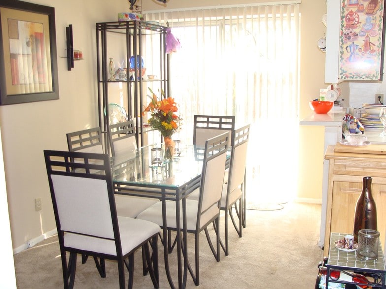 Meadowbrook Apartments and Townhomes 10204 Meadowood Dr Saint Louis