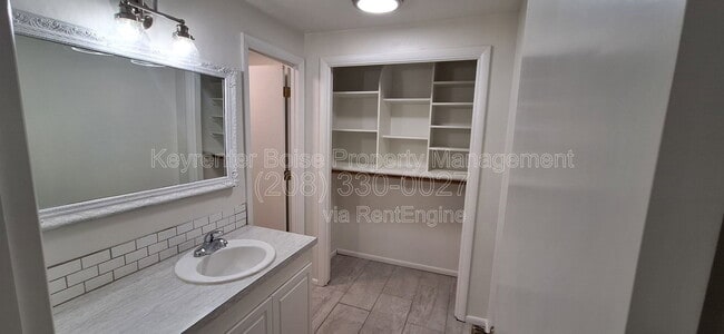 Building Photo - 254 W Fall Dr