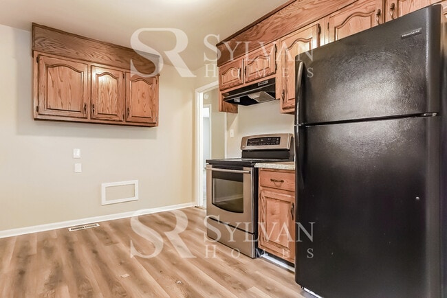 Building Photo - Prepare to fall in love with this 4 bedroom, 2 bathroom home