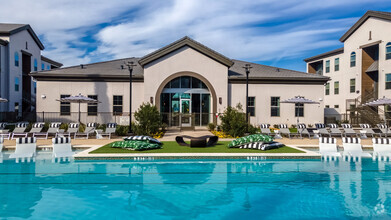 Building Photo - Cathedral Lakes