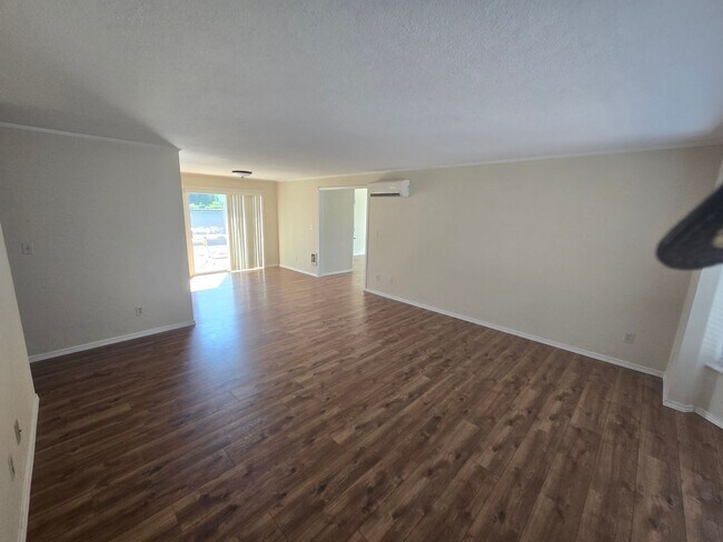 Building Photo - 1448 SW Canyon Dr