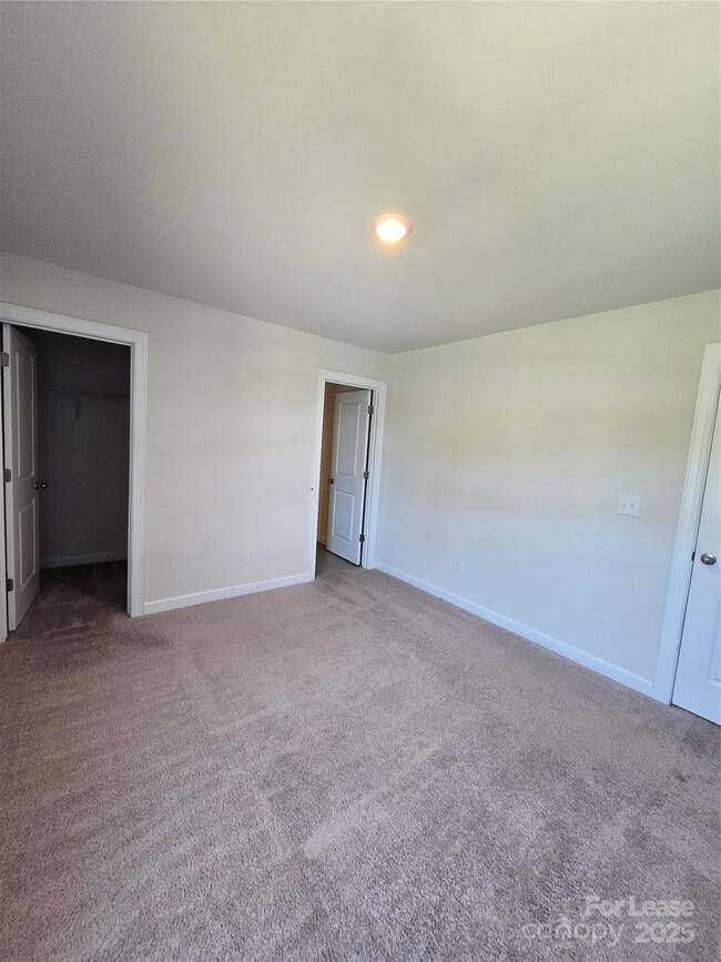 Building Photo - 433 Cranford Dr