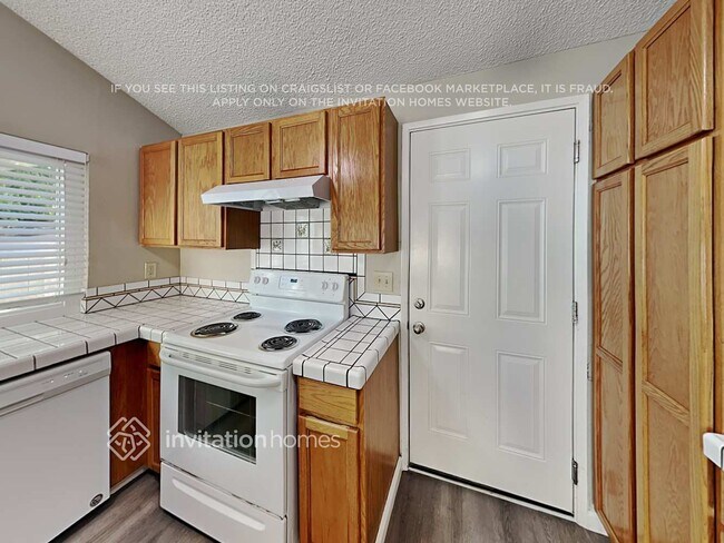 Building Photo - 301 Old River Dr