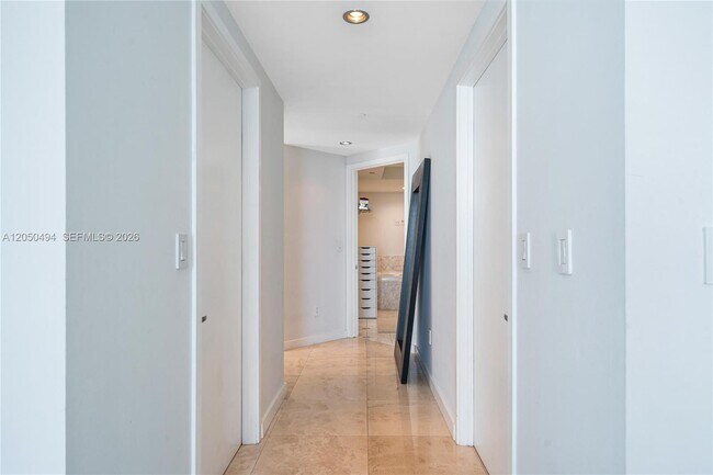 Building Photo - 1331 Brickell Bay Dr