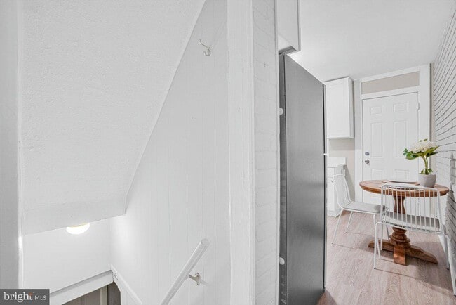 Building Photo - 3321 Elm Ave