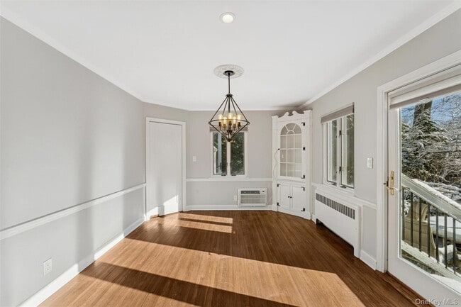 Building Photo - 232 Round Hill Rd