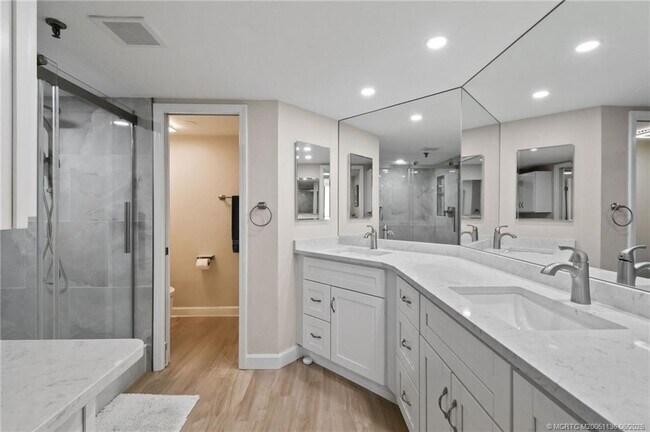 Building Photo - 9650 S Ocean Dr