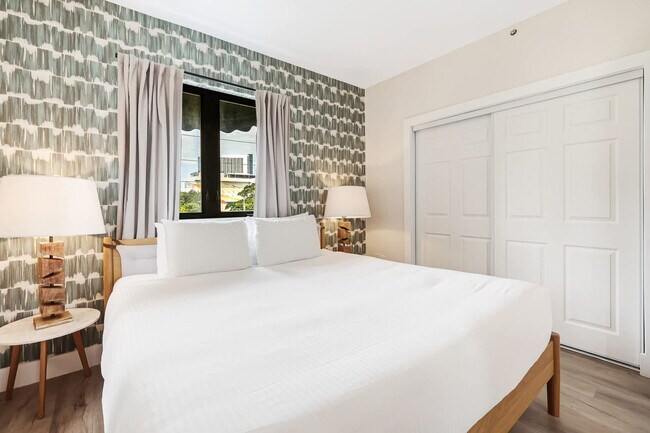 Building Photo - 3031 NE 4th Ave