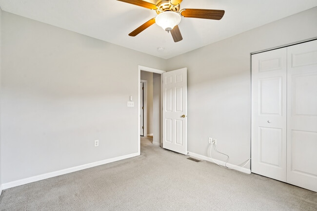Building Photo - 2711 Canterbury Dr