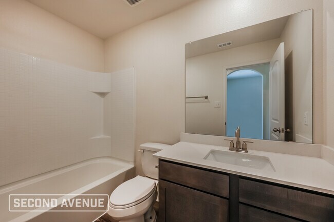 Building Photo - 1321 Woodwinds Dr