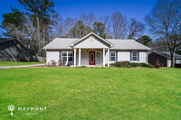 Building Photo - Cute 3 Bedroom