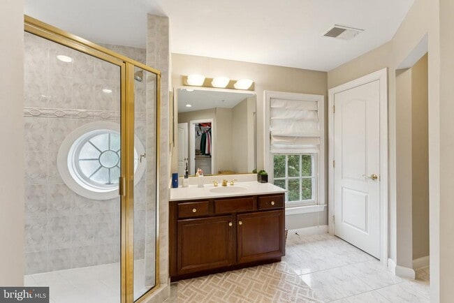 Building Photo - 1627 Colonial Hills Dr