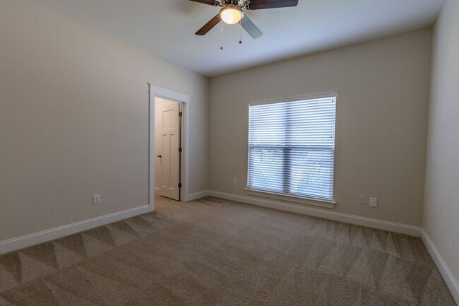 Building Photo - 3BR/2BA home in the heart of Fairhope!