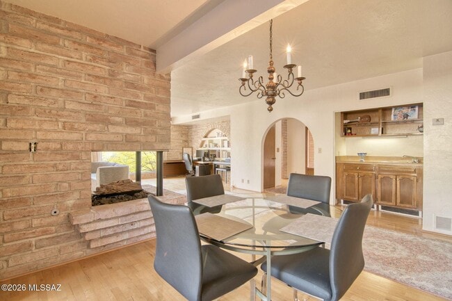 Building Photo - 6490 N Val Dosta Dr