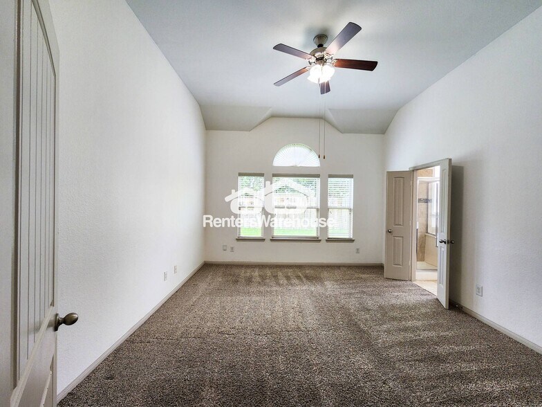 Building Photo - 4515 Greenleaf Dr
