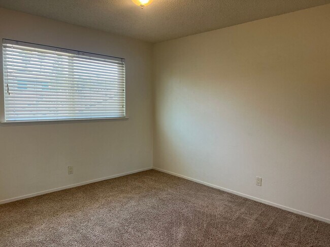 Building Photo - 2170 Seaview Ave