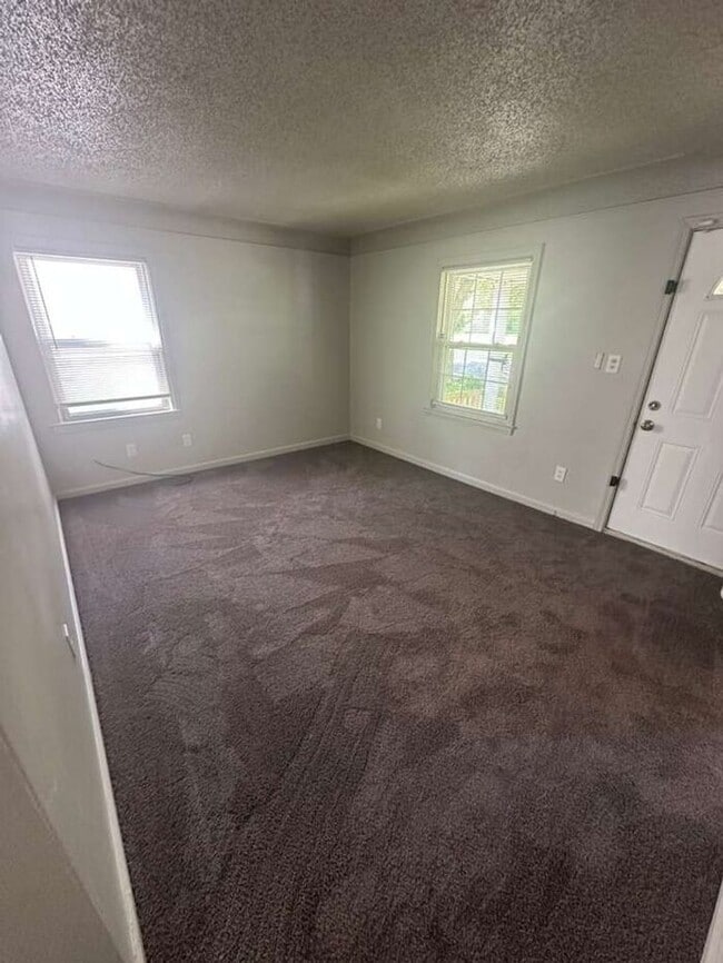 Building Photo - a charming Detroit rental home - section 8 and other HCV programs available
