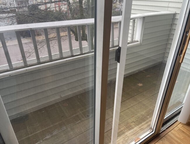 Building Photo - 3-Bed with AC & 1.5 Bath *Boston Landing * Top Floor * SEPT