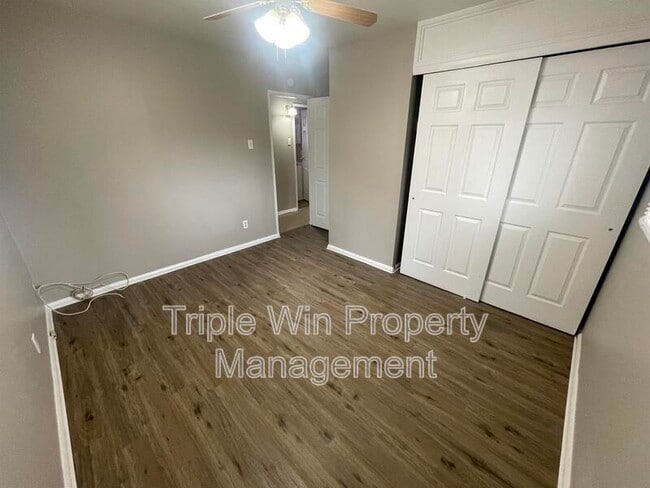 Building Photo - 915 Mullanphy Ln