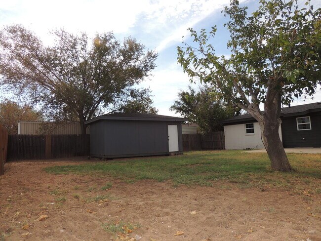 Building Photo - 2816 Catalina Dr