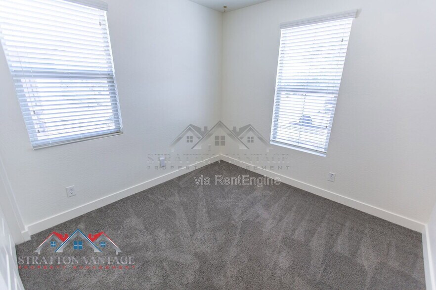 Building Photo - 16264 W Canterbury Dr
