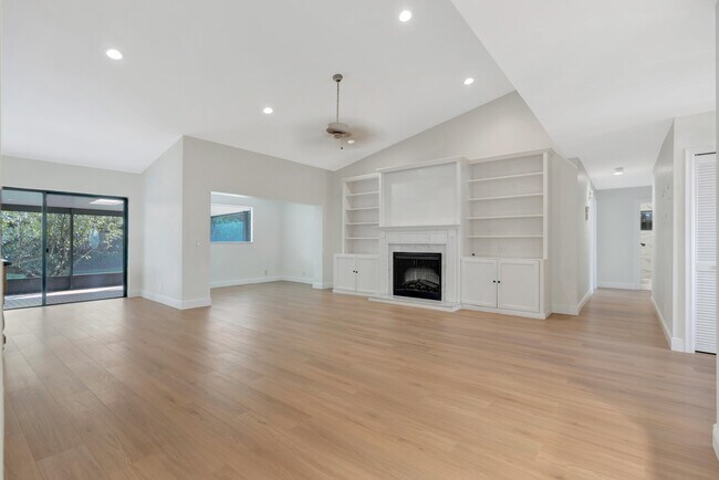 Building Photo - 13692 Cross Pointe Dr