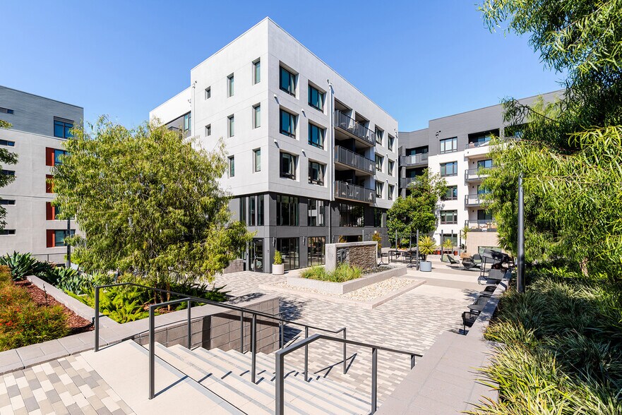 Building Photo - 3560 Rambla Pl