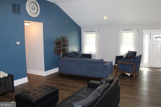 Building Photo - 4495 Kent Rd