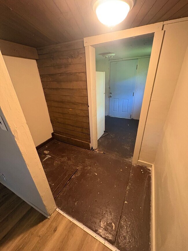 Building Photo - 2 Bedroom 2 bath home with outdoor space - MOVE IN SPECIAL 50% off first month's rent